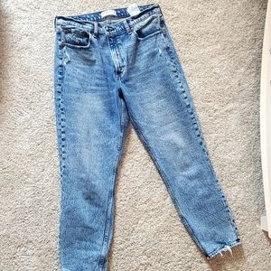 Abercrombie and Fitch mom jeans